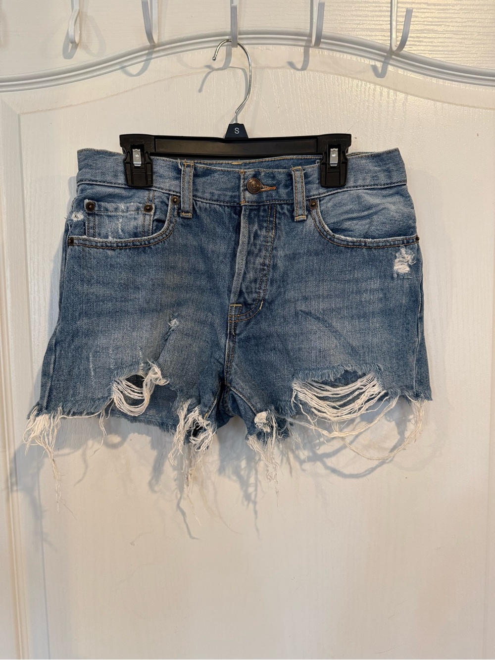 We The Free FREE PEOPLE Cutoff distressed Denim blue Jean Shorts size 25